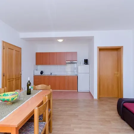 Apartament Alex Lopar